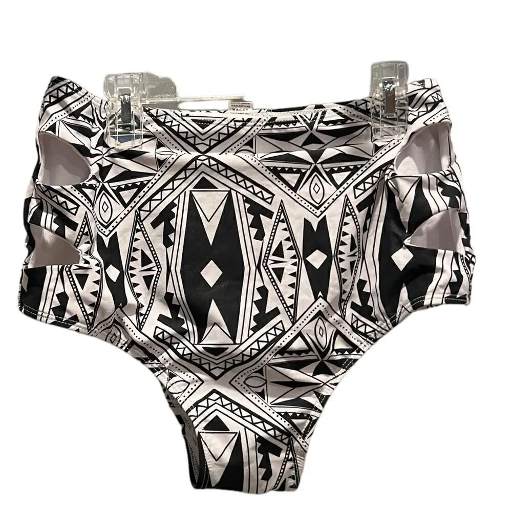 Black and white geometric print‎ two piece swimsuit women’s medium